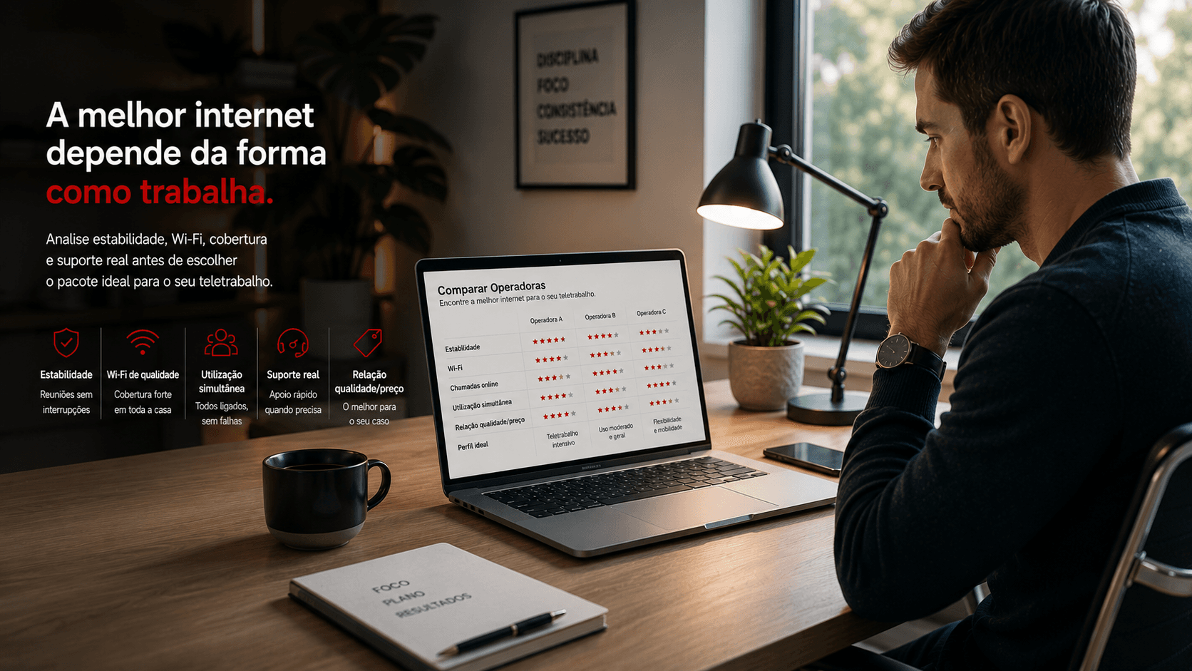 Pessoa em home office moderno a analisar opções de internet